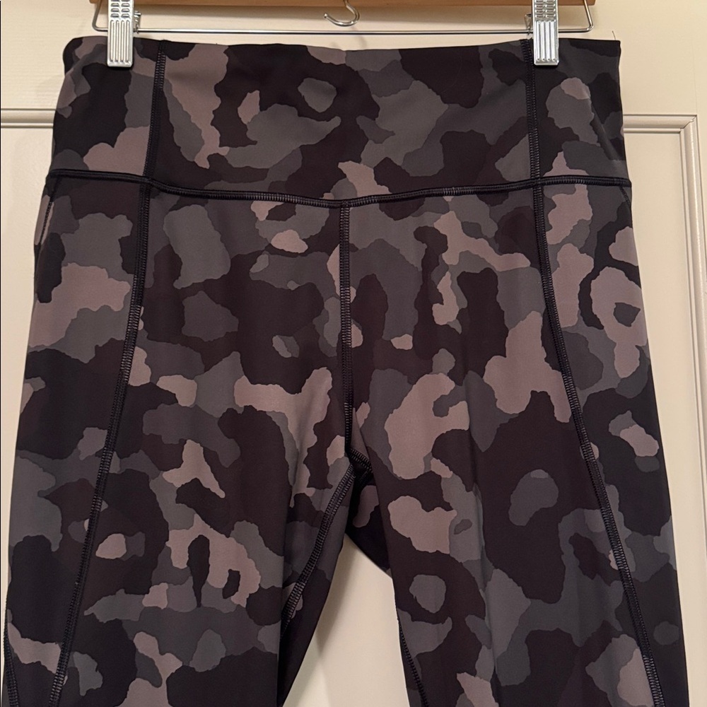 Athleta Lightning Camo 7/8 Tight